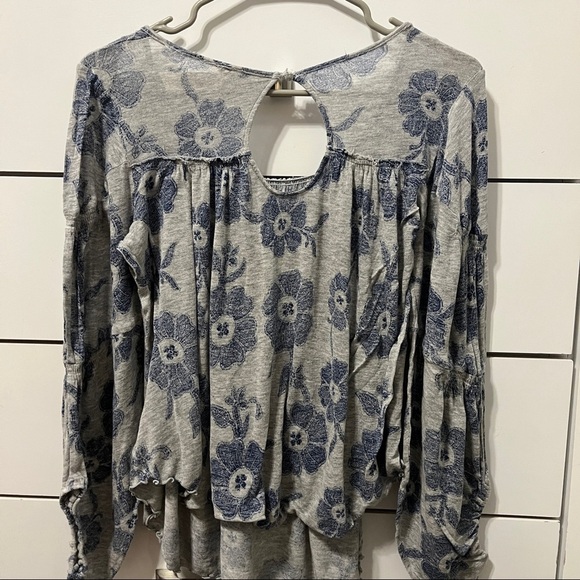 Free People Zoe Printed Grey & Blue Floral Blouse - Picture 4 of 8